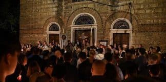 О пении тропарей и кондаков на литургии
