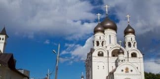Причащение священнослужителей