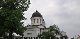 Служение в субботу святому с бдением или храму