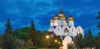 Освящение храма священником