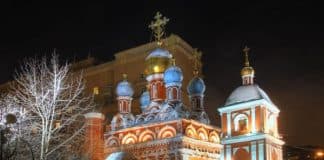 Служение святому храма в один из постных дней, кроме понедельника, субботы и воскресенья
